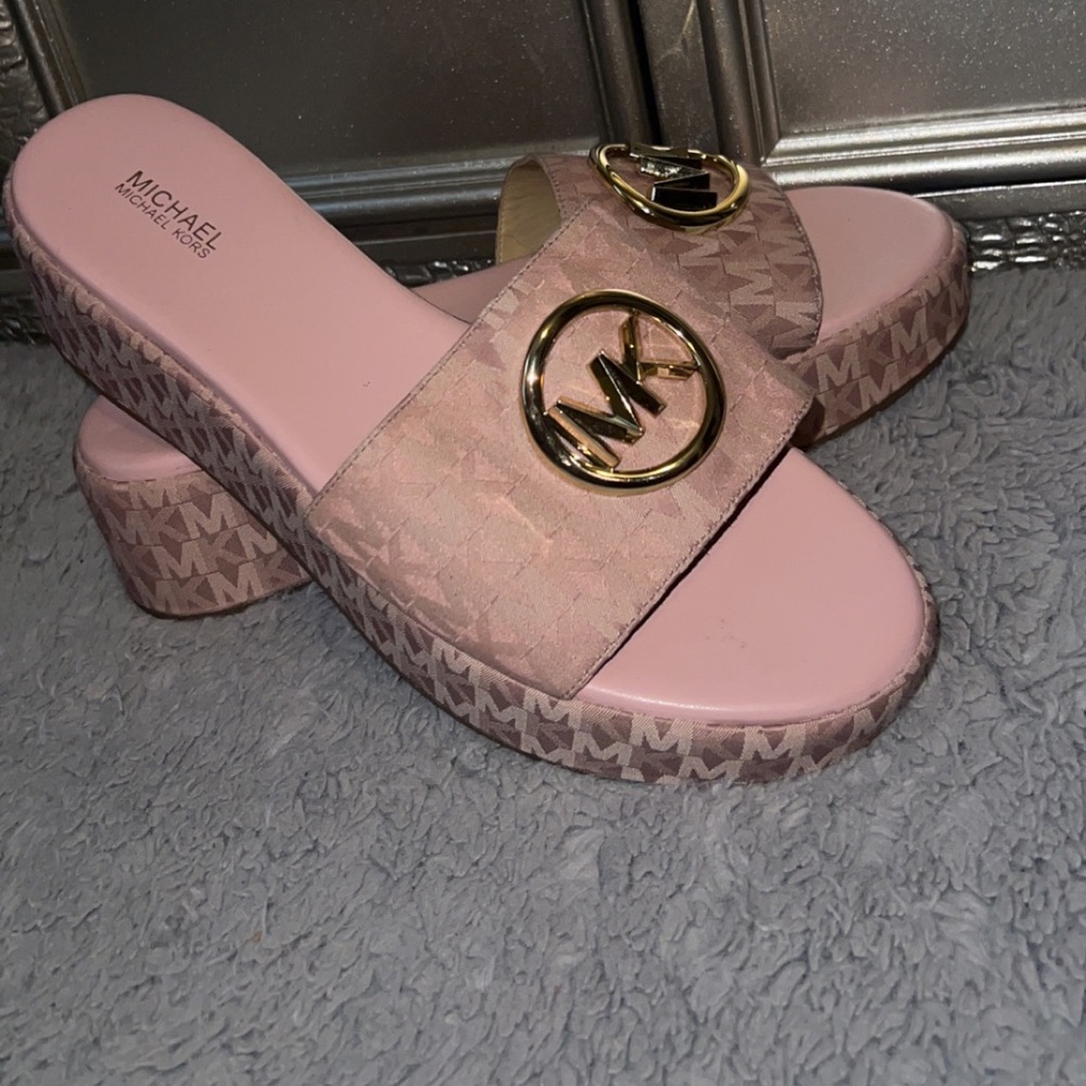 💕Michael Kors Wedge Sandal 💕